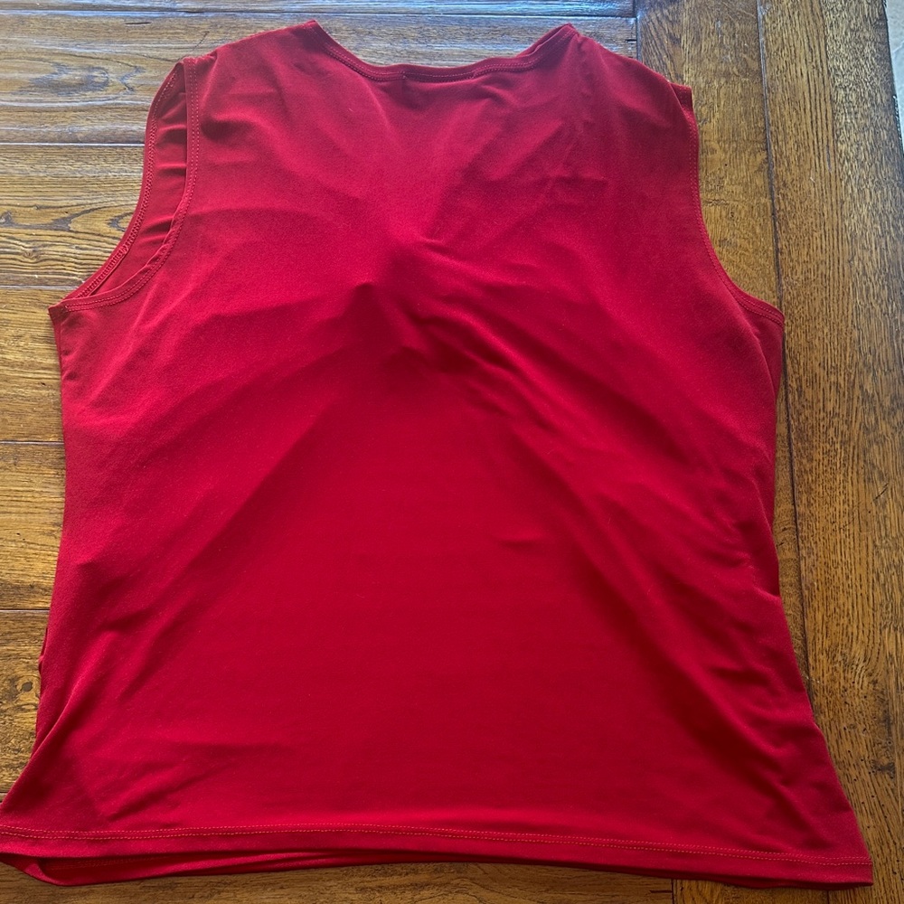 Elegant Red Sleeveless Top with Ring Detail - Picture 2 of 6